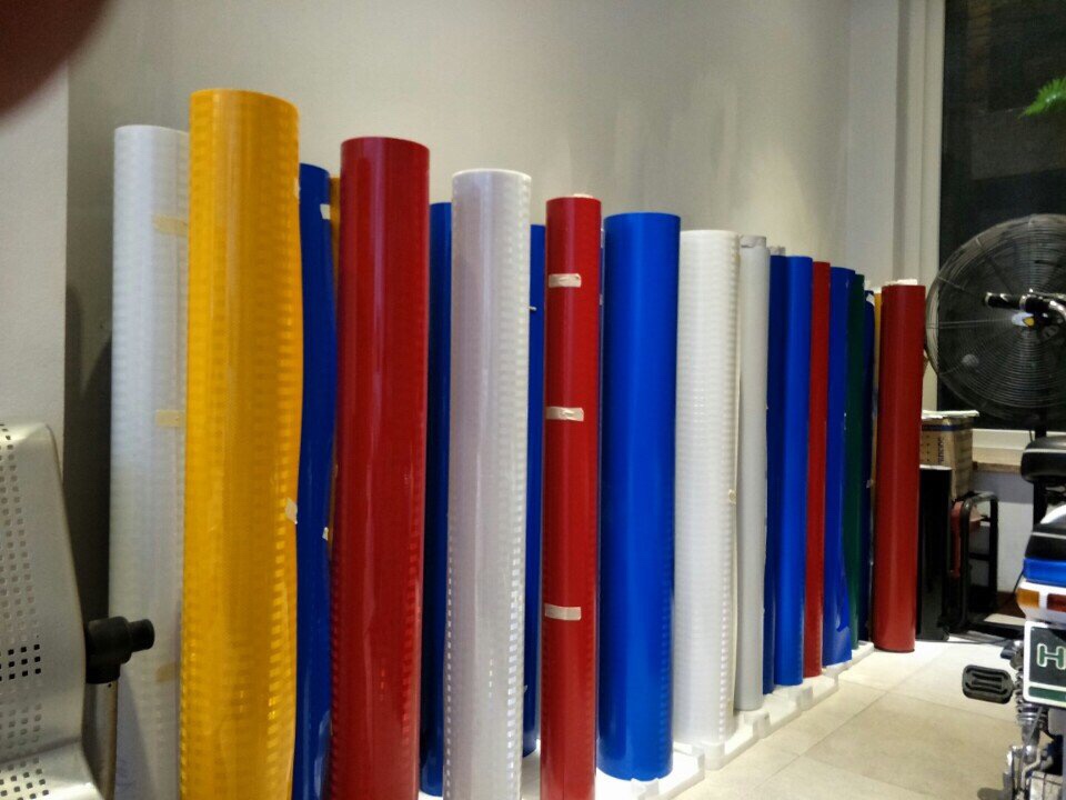 Công Nghệ In UV Phản Quang Là Gì? Công Nghệ In UV Phản Quang Là Gì?
